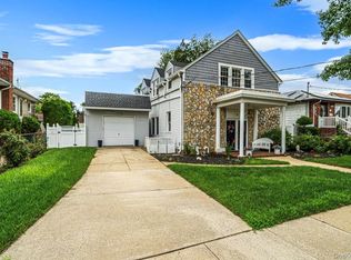 17 Oxford Street, Malverne, NY 11565