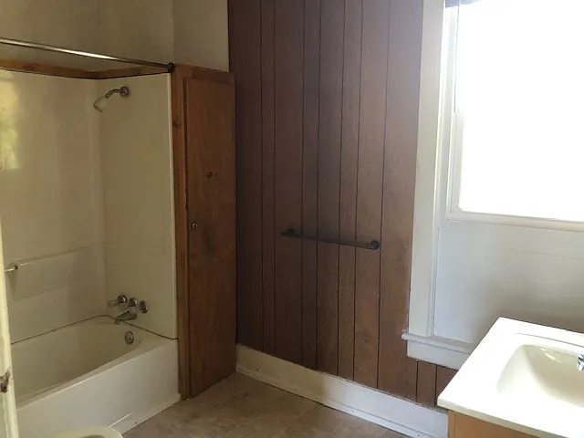 604 Finley - 1 — Photo 3