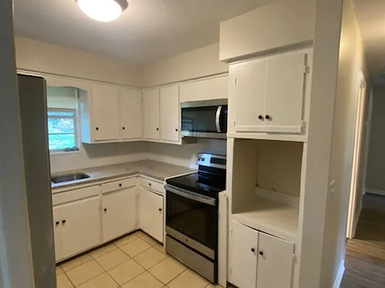 5838 Fairchild Dr — Photo 10