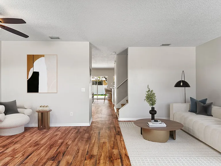 1304 Denman Ct — Photo 2