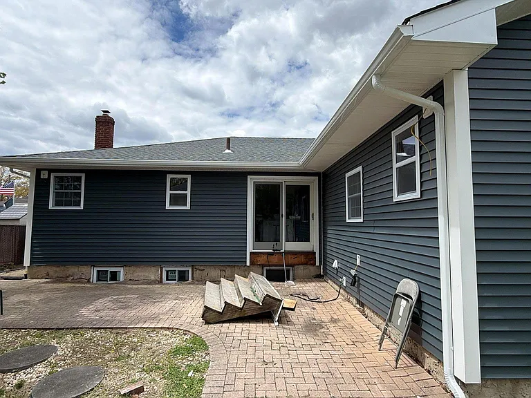 495 Dewitt Ave — Photo 2