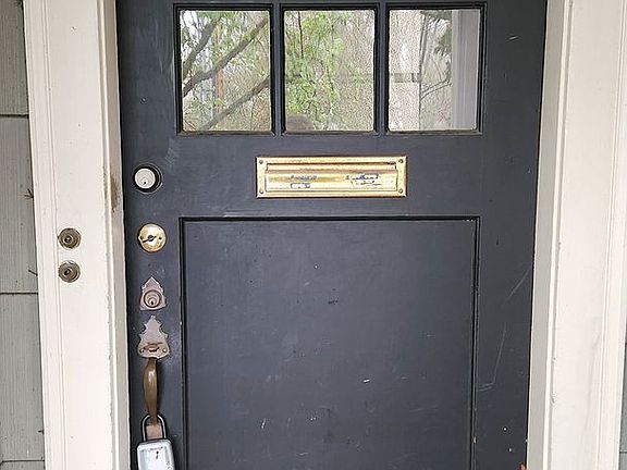 2nd image of 1820 SW Main St #Lwr