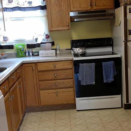 2nd image of 1140 E Mosel Ave