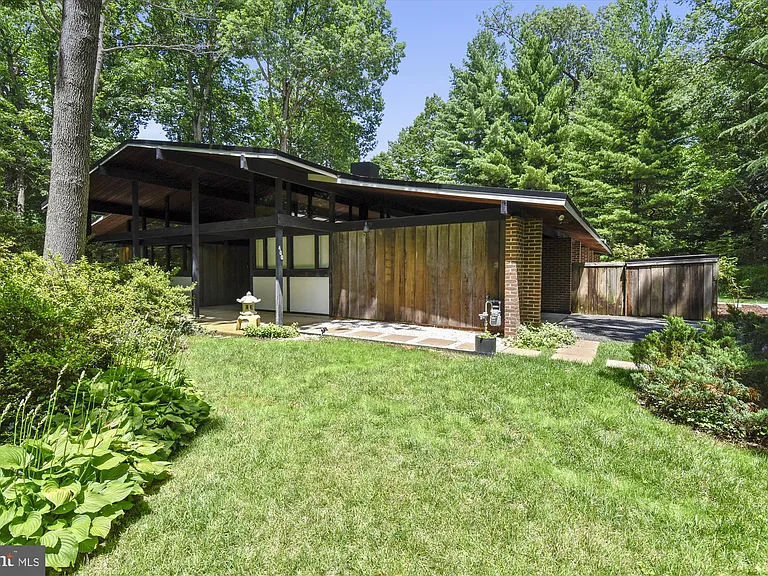 400 W Windsor Ave — Photo 1