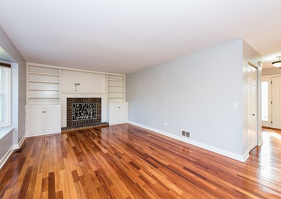 3rd image of 1915 Rosemary Ln