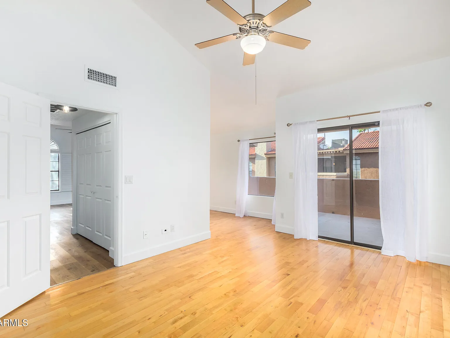 1 bed, 1.0 bath, 1037 sqft, $1,980 — Photo 2