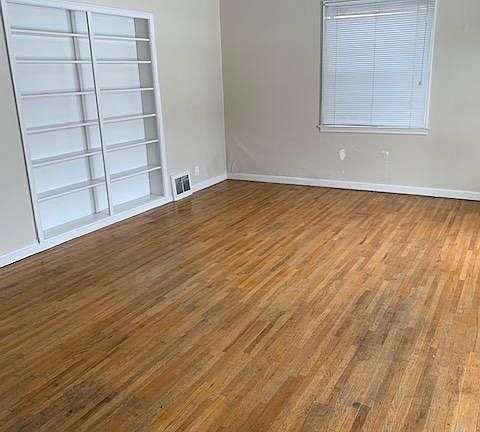 3rd image of 1870 E Sunnyside Ave #1870