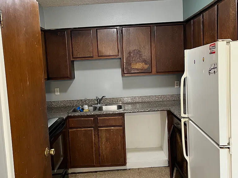 1537 London Cross Rd #D — Photo 8