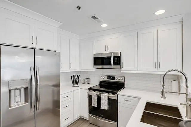 1 bed, 1.0 bath, 895 sqft, $2,395 — Photo 4