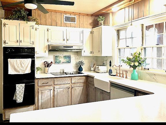 Gourmet kitchen!