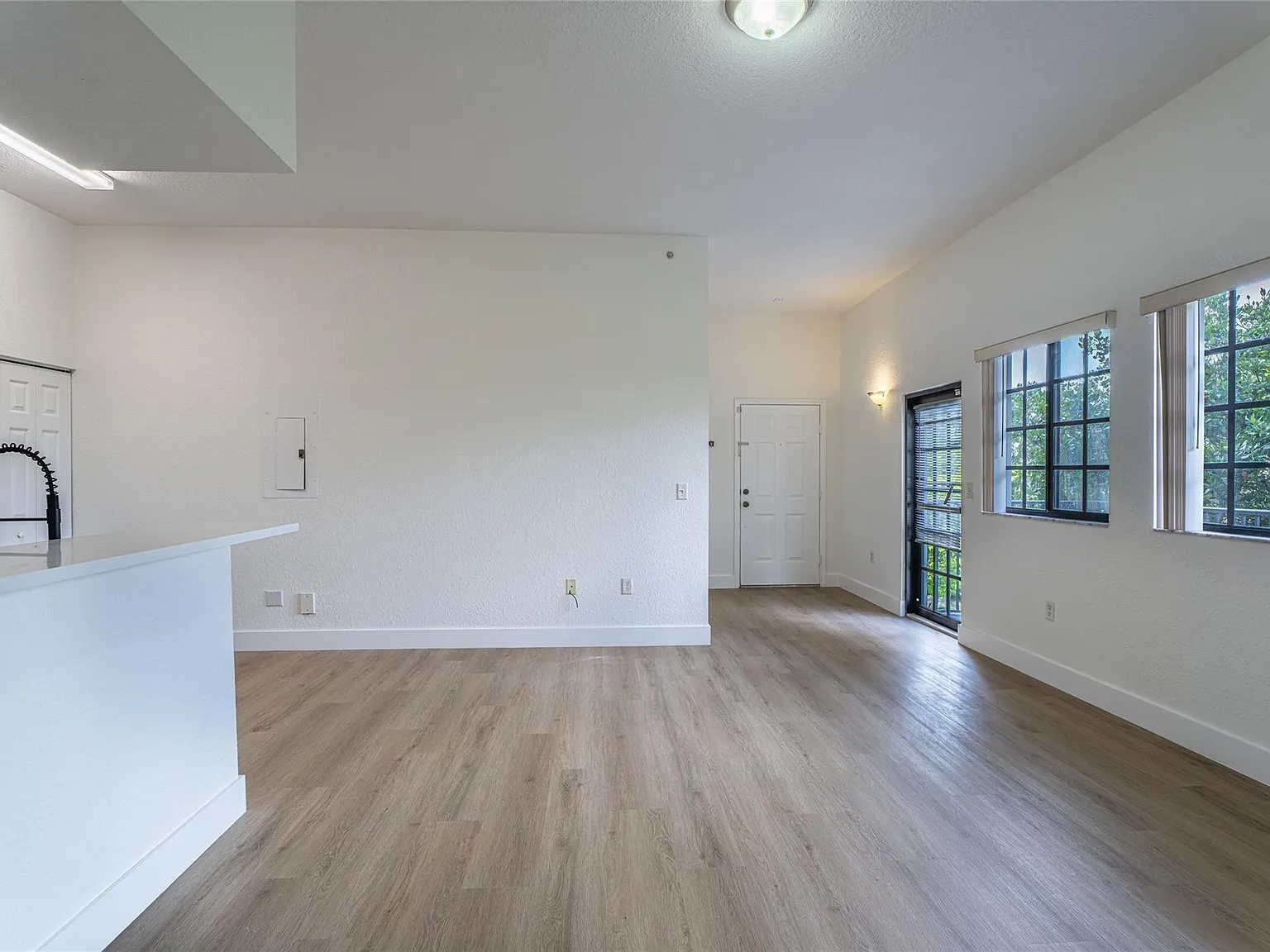 3 bed, 2.0 bath, 1250 sqft, $2,500 — Photo 2
