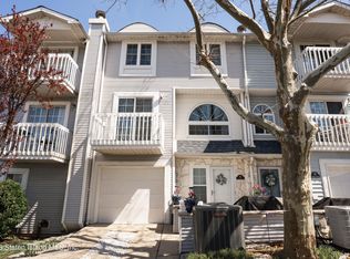 41 Country Dr N #4, Staten Island, NY