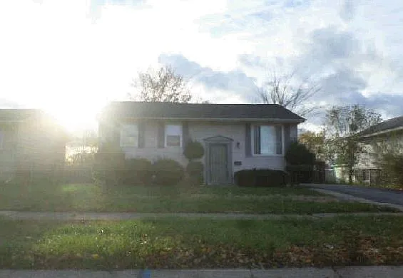 22531 Yates Ave photo 1