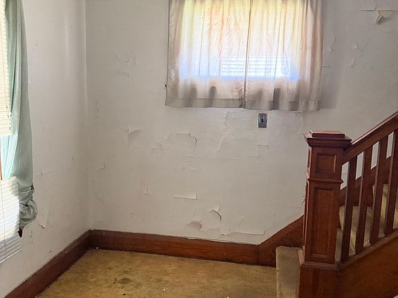 5th image of 726 Waverly Ave