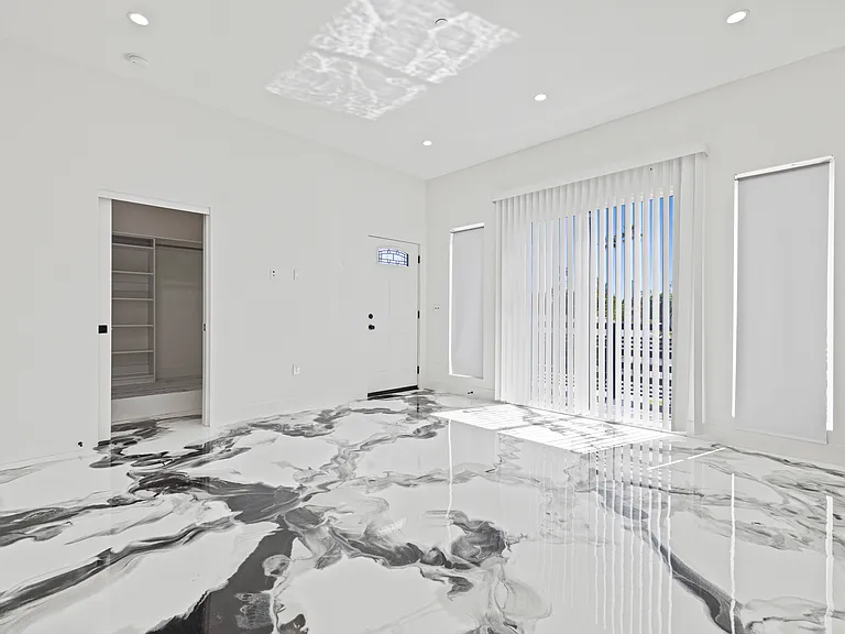 15209 Cohasset St — Photo 30
