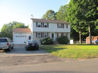 15 Ash St, Webster, MA 01570