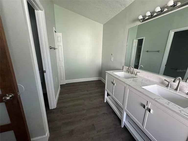 10941 Mill Pond Way — Photo 21