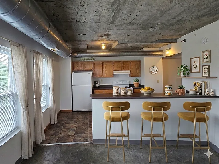 University Dale Apartments — Photo 13
