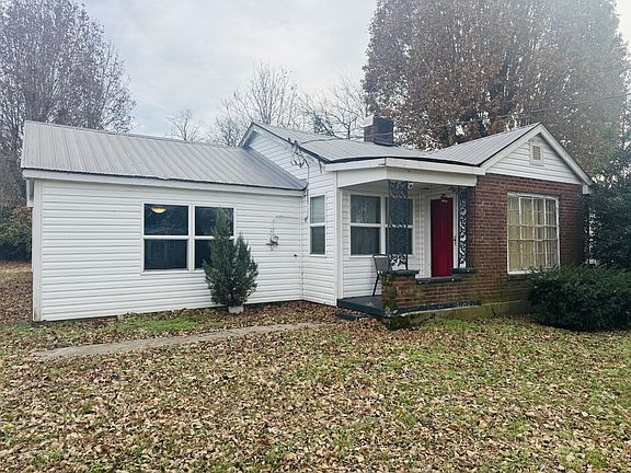 3rd image of 105 Iris Ave