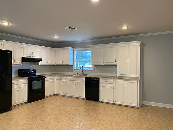 3rd image of 115 Blakeland Dr