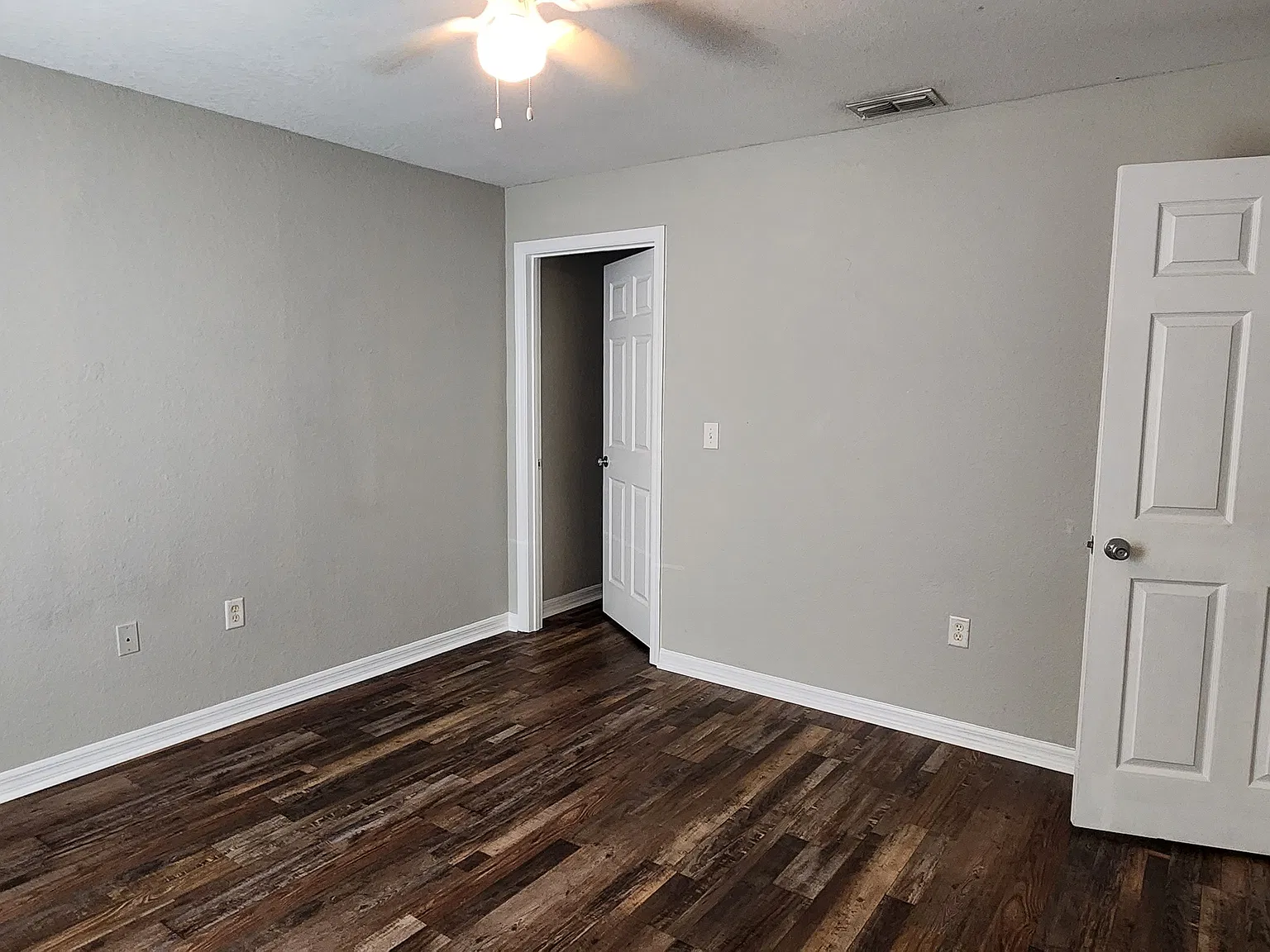 740 E North St — Photo 2