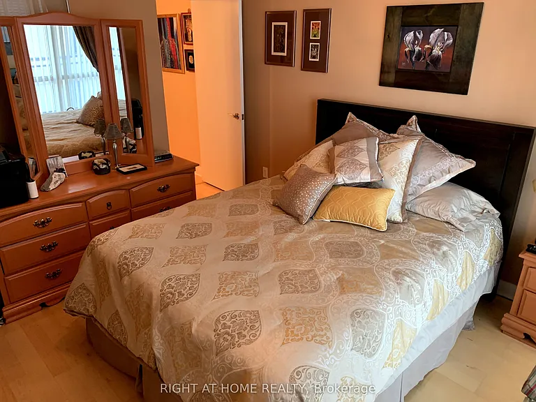 220 Victoria St #1707 — Photo 12