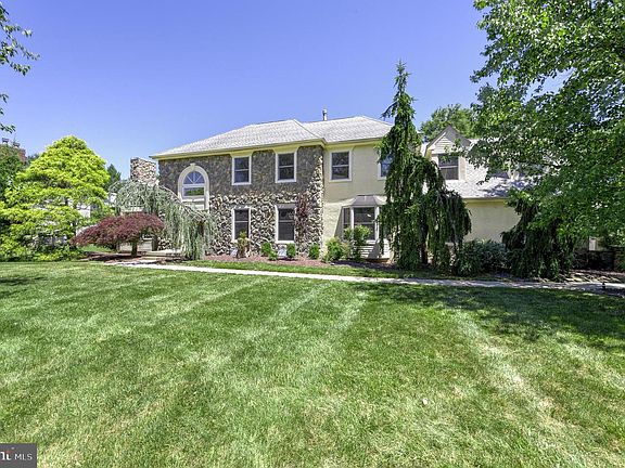 2nd image of 3 Garnet Ln