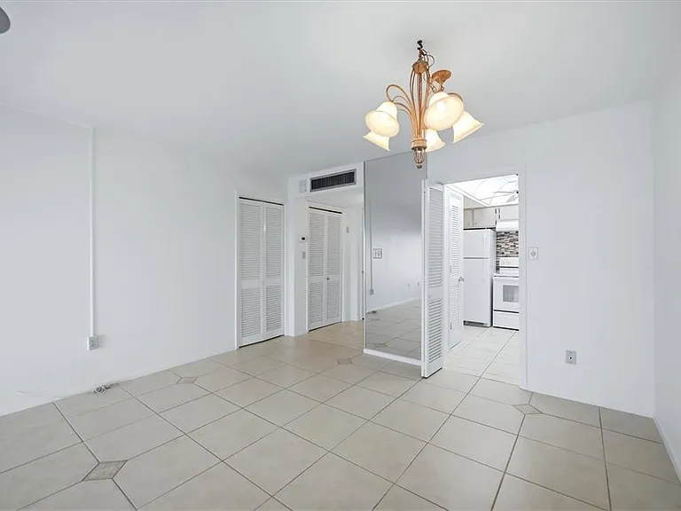 555 S Gulfstream Ave #902 — Photo 9