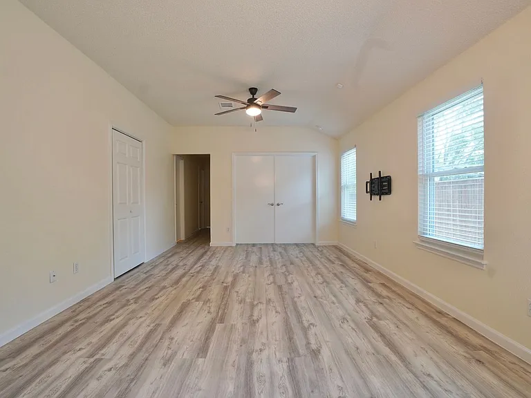 13102 Staton Dr — Photo 6
