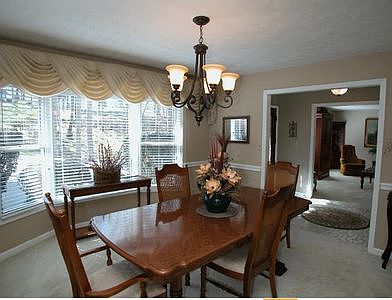 5th image of 3625 Lantern Dr