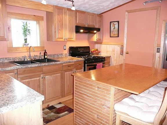 newly renovated kitchen w/bamboo flooring