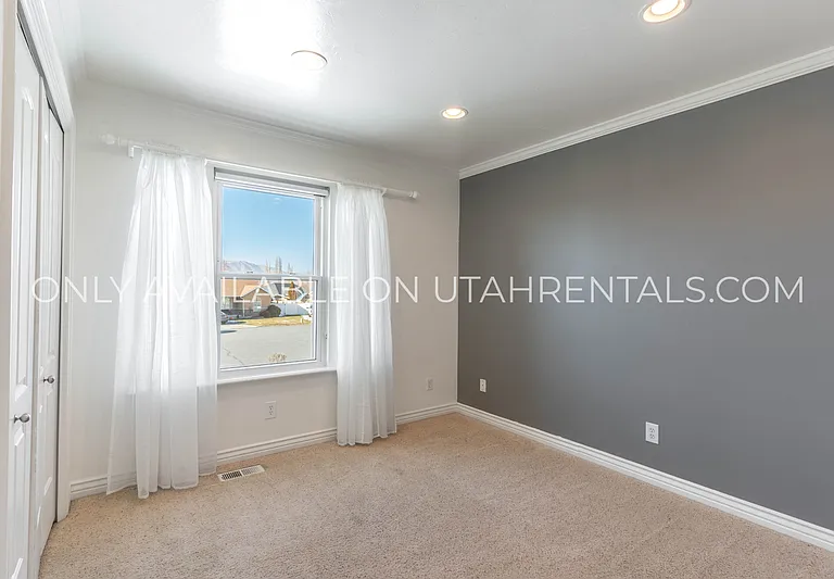 1595 S 50 W — Photo 19