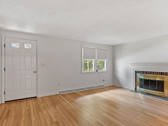 3rd image of 136 Ridge Rd