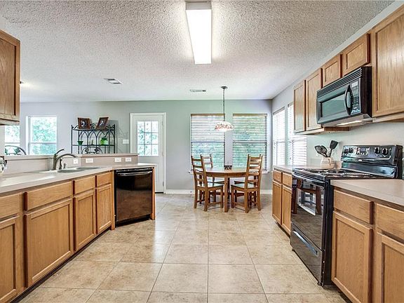5th image of 3212 Elmwood Cir
