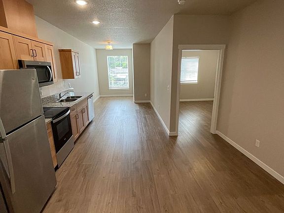 5th image of 283 Knox St N #201