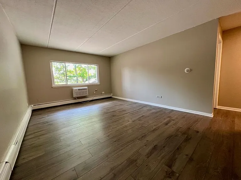170 E Lake St #103-R — Photo 3