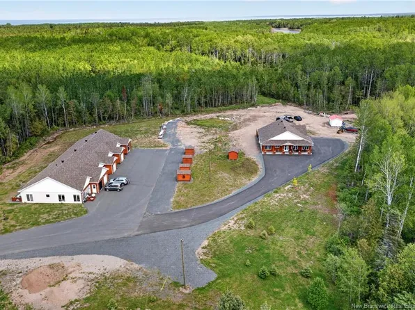 1321 Principale, Beresford, NB E8K 1A1
