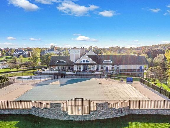 Huge shared pool to spend warm days in the summer