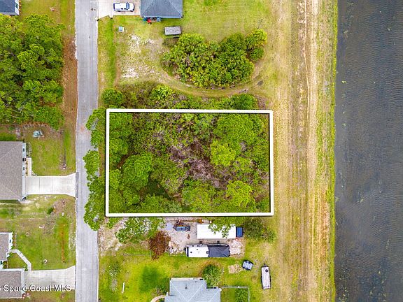 5th image of 546 Searle Ave SW