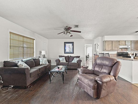 4th image of 415 Hollywood Ln
