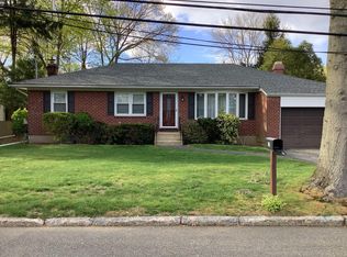 12 Daywood Ct, East Northport, NY 11731
