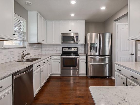 5th image of 11012 Cairnhill Ct
