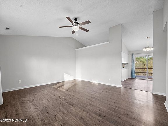 4th image of 414 Singletree Ct