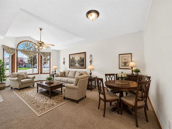 3rd image of 3 E Parklane Pl
