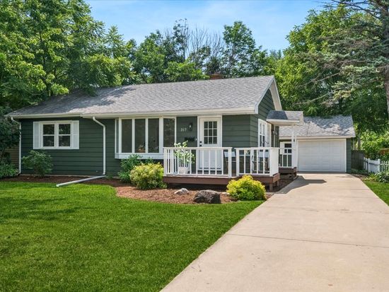 317 S 12th St, St Charles, IL 60174