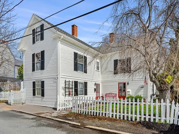 7 Glover Sq #2, Marblehead, MA 01945