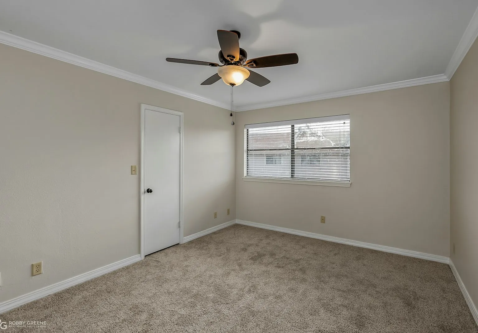 10018 Hanover Drive — Photo 2