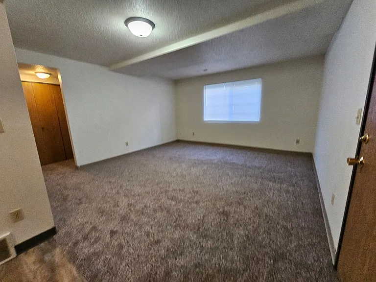2470 Lakeside Dr — Photo 7