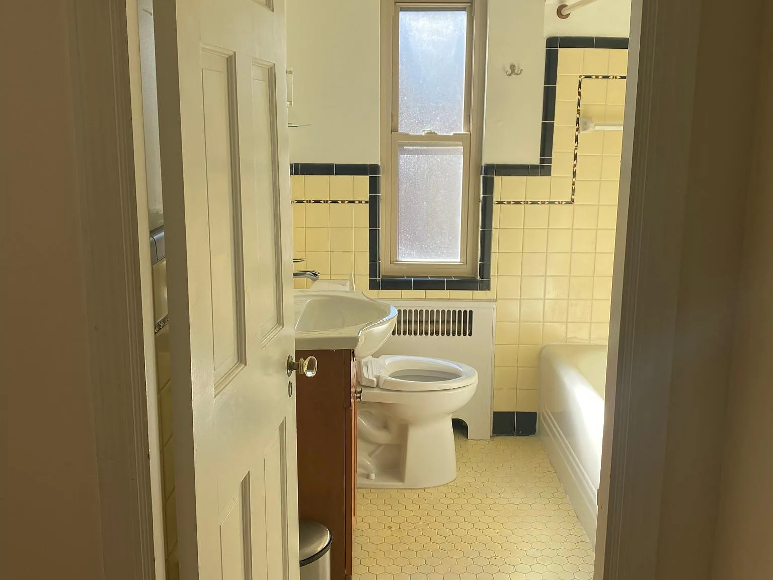 1325 Paxton Ave — Photo 3