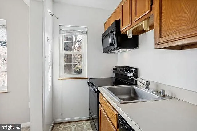 1742 N Rhodes St #5-306 — Photo 8